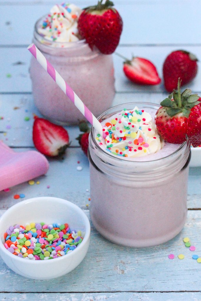 How to make the perfect strawberry milkshake! This is a quick and easy recipe on how to make the perfect strawberry milkshake, to be enjoyed in all seasons.